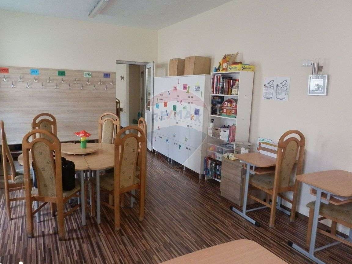 Spațiu comercial de inchiriat strada  Bucuresti