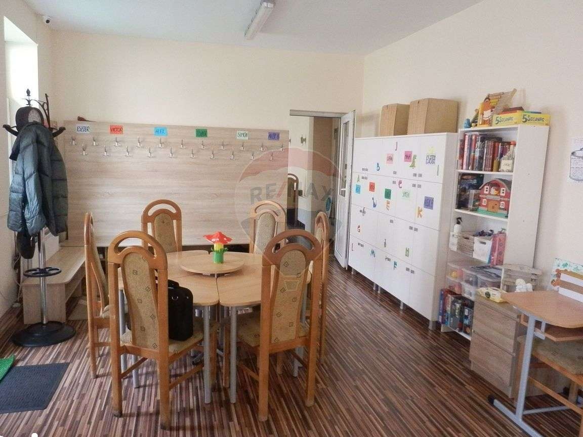 Spațiu comercial de inchiriat strada  Bucuresti