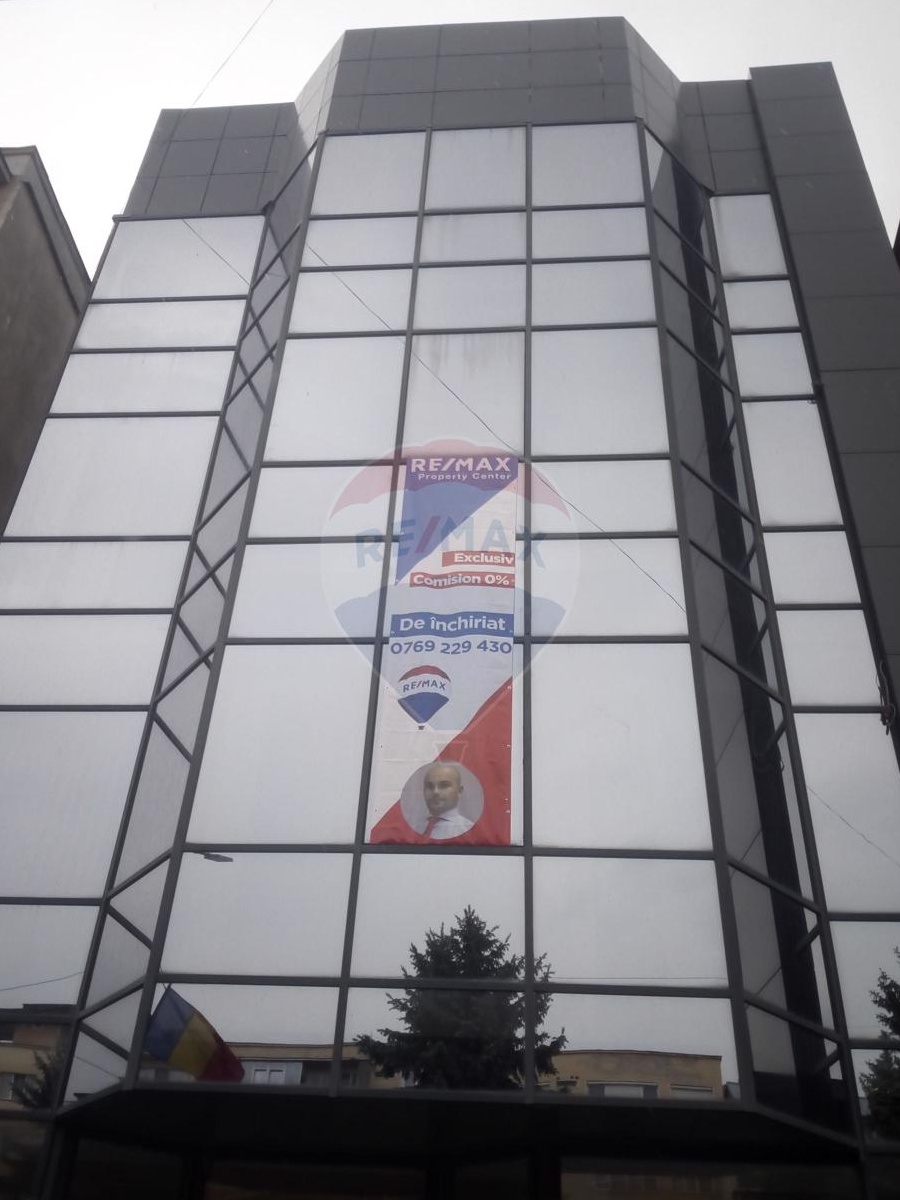 Spațiu comercial si Birouri P+3 etaje,central, Deva, jud. Hunedoara