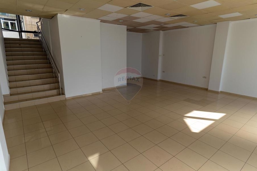 Spațiu comercial si Birouri P+3 etaje,central, Deva, jud. Hunedoara