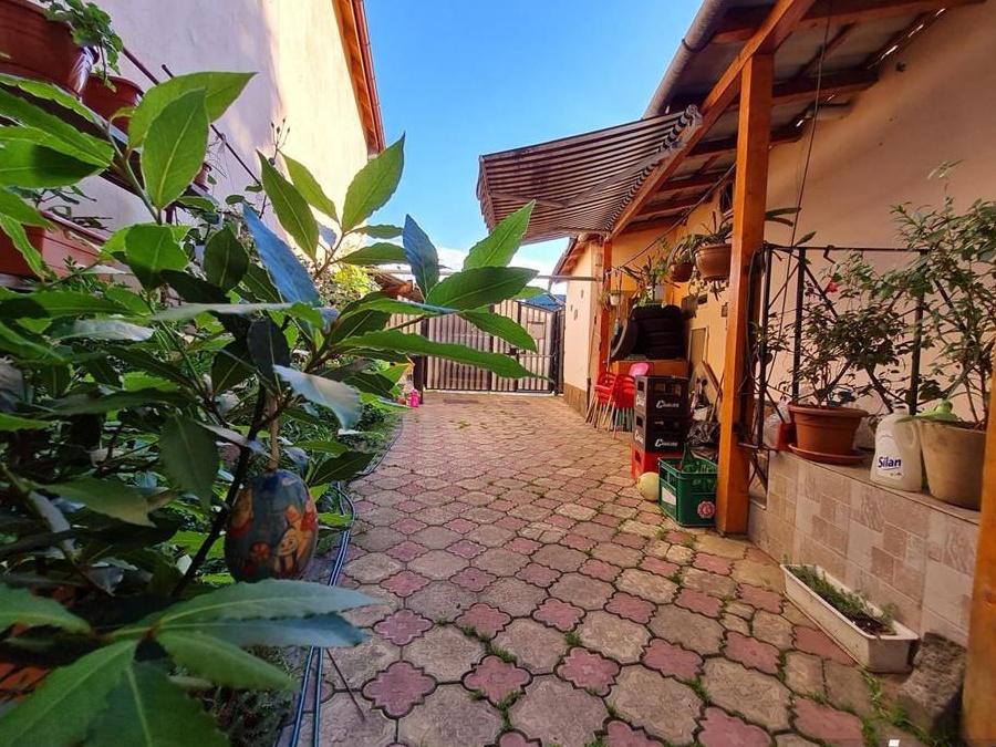 Spatiu comercial si Casa, deschidere comercial  rezidential  birouri,...Central, Brasov