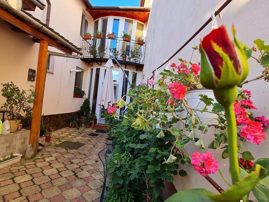 Spatiu comercial si Casa, deschidere comercial  rezidential  birouri,...Central, Brasov