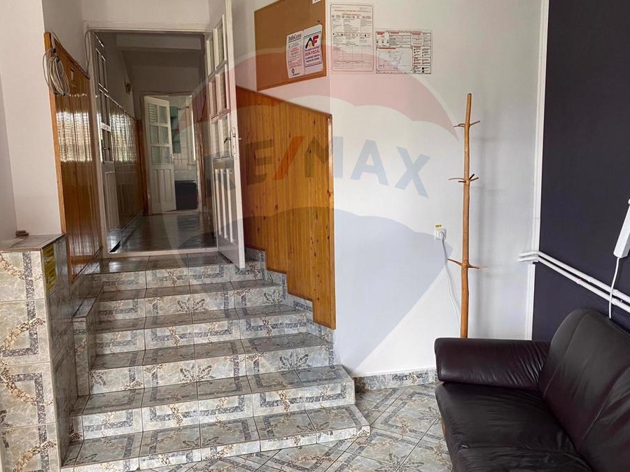 Spațiu comercial situat la parterul unei cladiri cu 2 etaje