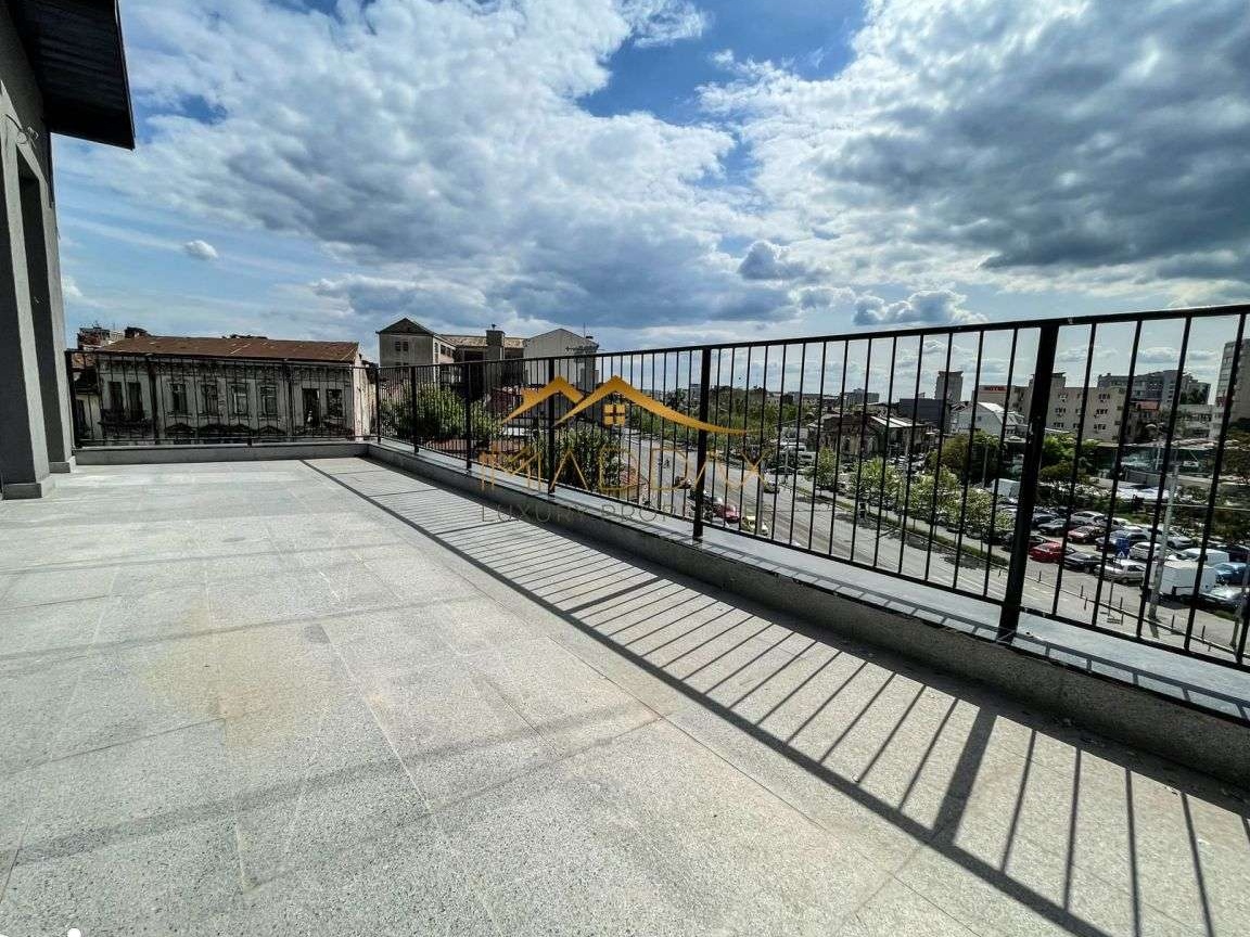 Spatiu comercial S+P+2E+M ***Prima Inchiriere***