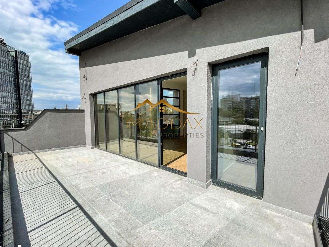 Spatiu comercial S+P+2E+M ***Prima Inchiriere***