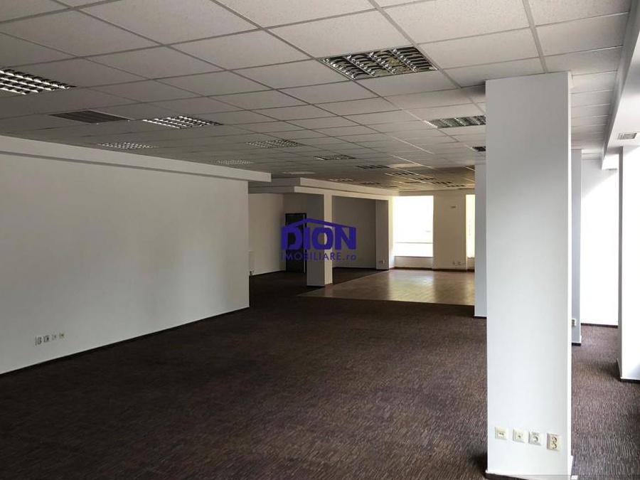 Spatiu comercial ultracentral cu dubla deschidere la artere principale