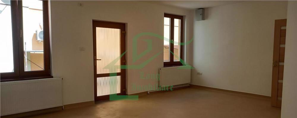 Spatiu Comercial Ultracentral cu parcare proprie