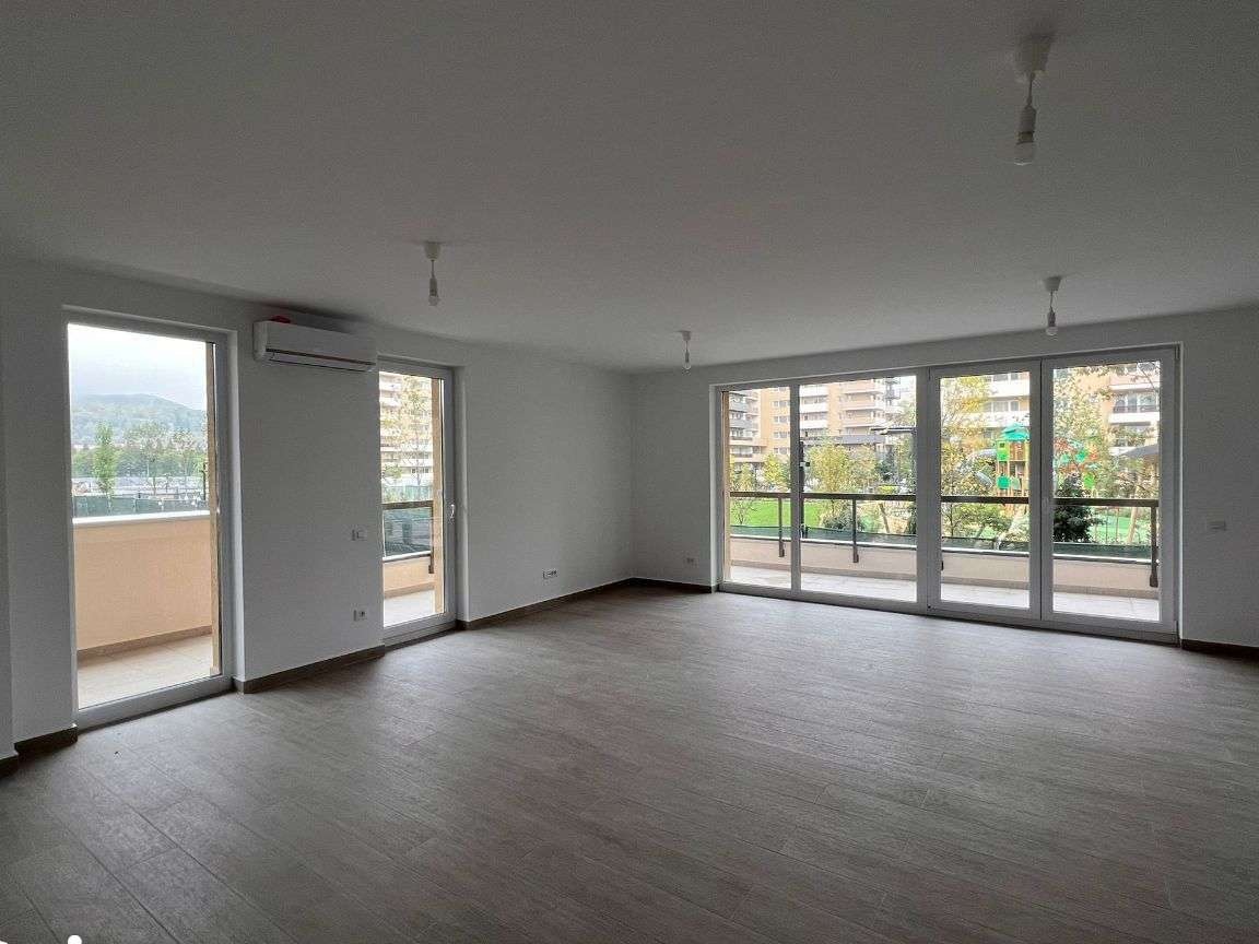 Spatiu comercial URBAN PLAZA