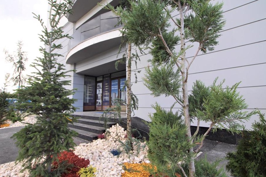 Spatiu comercial vad 20 metri str Depozitelor 3 Lunca Argesului Ramada