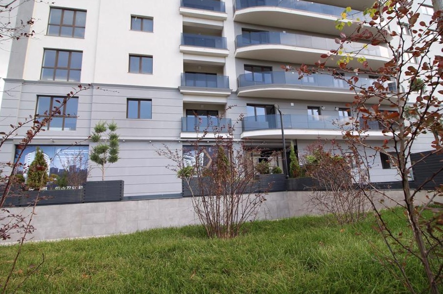 Spatiu comercial vad 20 metri str Depozitelor 3 Lunca Argesului Ramada