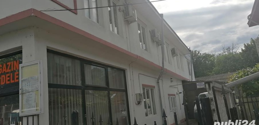 Spatiu comercial zona Bazinului de inot din Roman