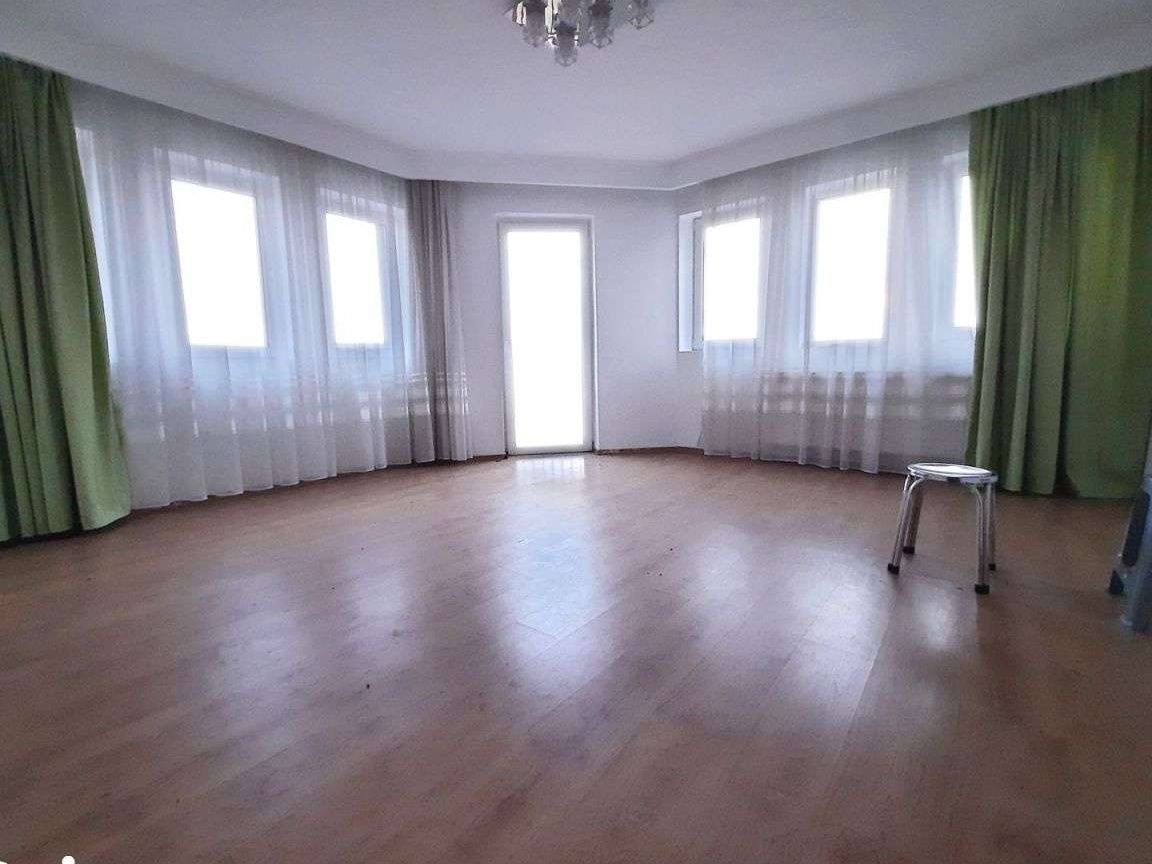 Spatiu de birouri (in acte), 2 camere decomandate, zona centrala
