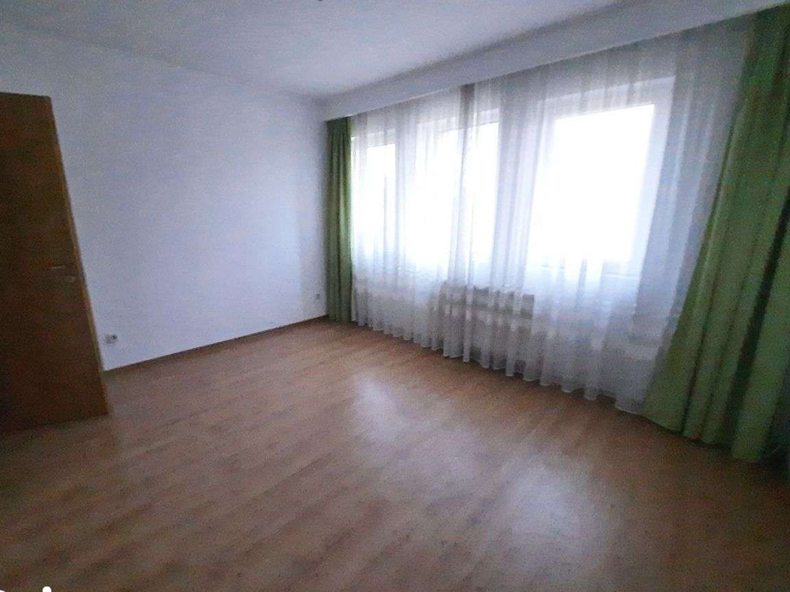 Spatiu de birouri (in acte), 2 camere decomandate, zona centrala