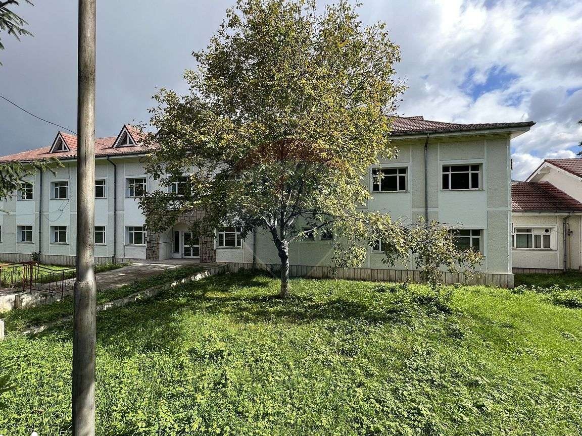 Spatiu de birouri + teren in DARMANESTI de vanzare