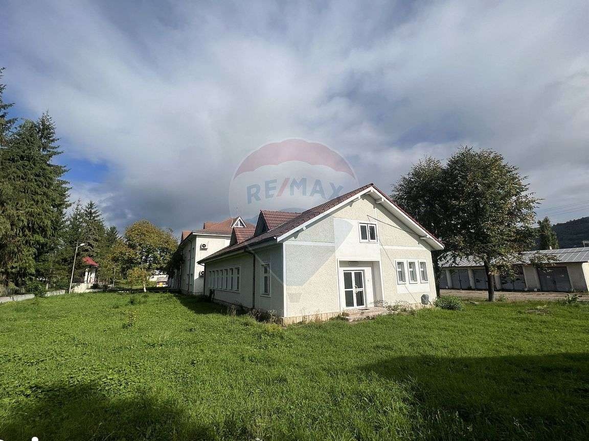 Spatiu de birouri + teren in DARMANESTI de vanzare