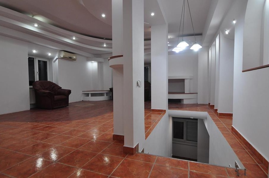 Spatiu de inchiriat 120mp.birouri/comercial/cabinete ( Octav Băncilă ) 10 eur+TVA
