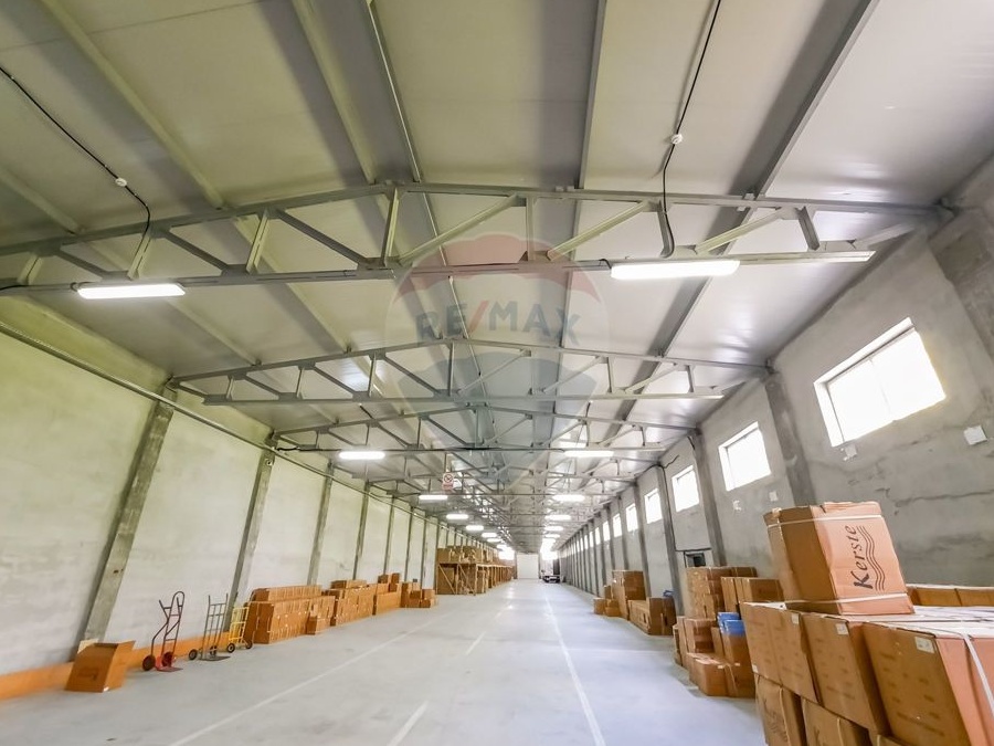 Spatiu industrial 1700 mp cu showroom - hala monolit din beton armat