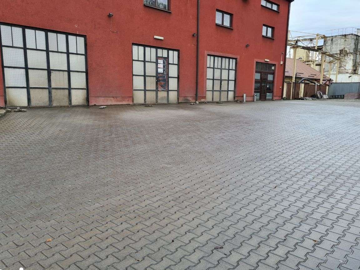 Spatiu stradal de inchiriat