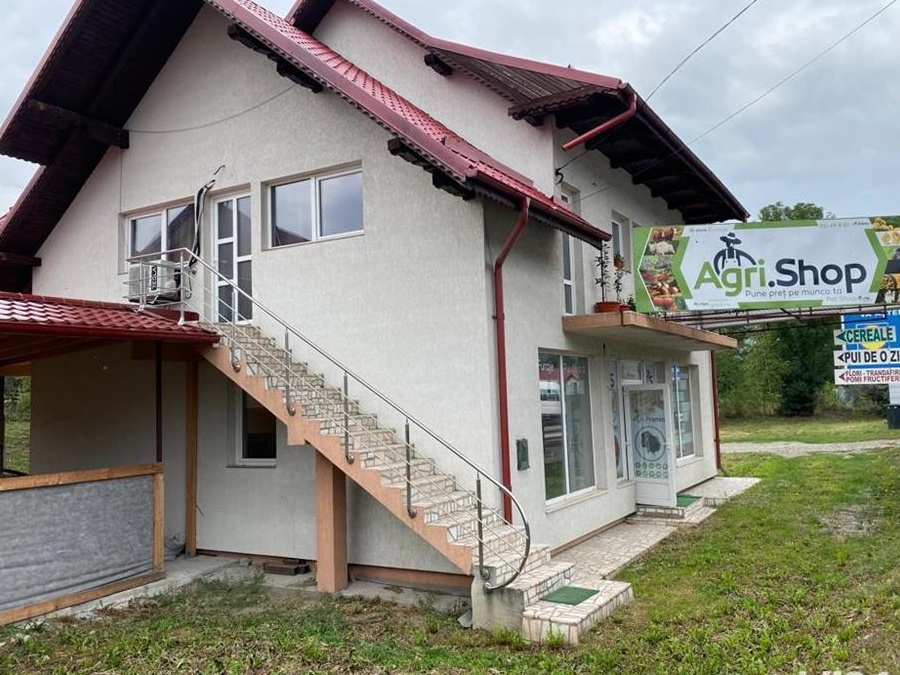Spatiul comercial de vanzare sau de inchiriat