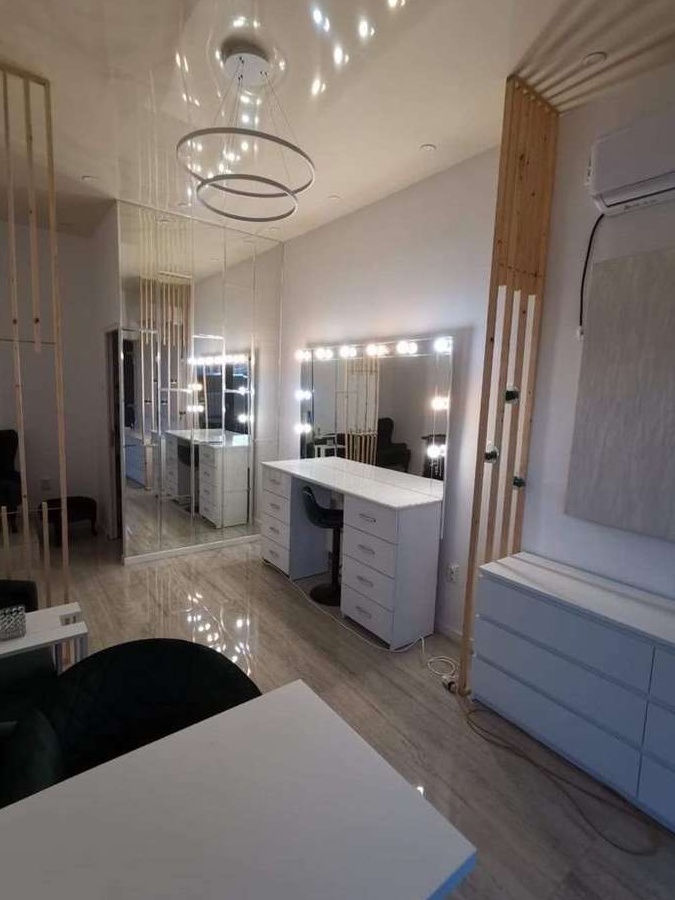 Spatiu(salon Cosmetica) parter bloc nou zona Centrala