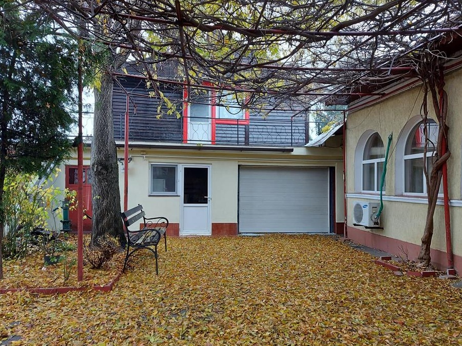 Spitalul Fundeni, Casa de vanzare cu gradina/curte si garaj