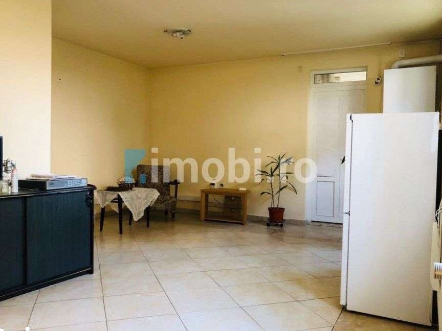 Spre inchiriere casa cu 9 camere - 440 mp, amplasata in Floresti