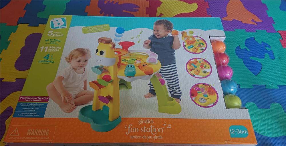 Statie de distractie Girafa la cutie