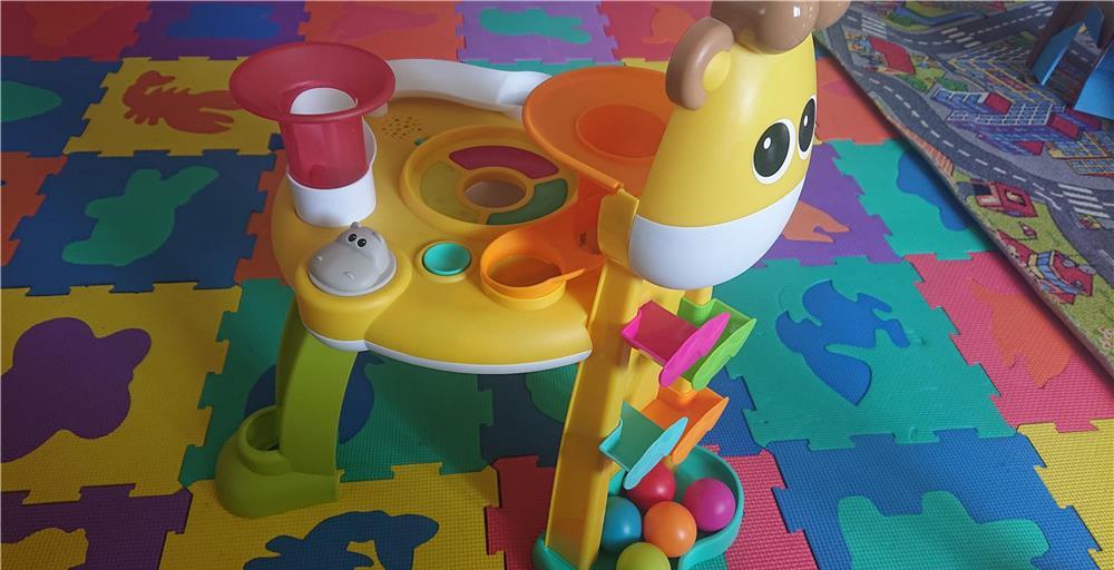 Statie de distractie Girafa la cutie