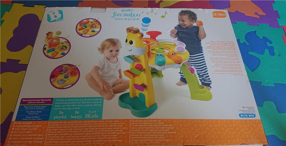 Statie de distractie Girafa la cutie