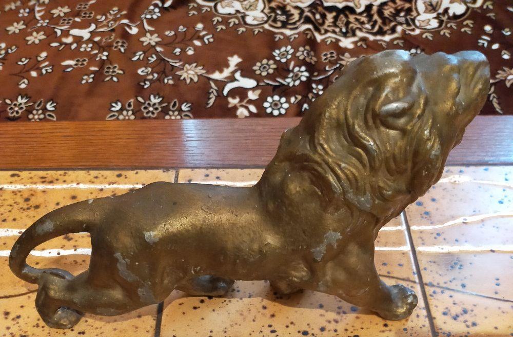 statueta leu citiți tot anunțul