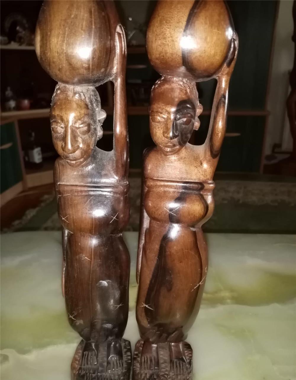 Statuete din lemn