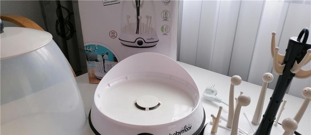 Sterilizator si uscator de biberoane 2 in1 Babymoov, Crem 180