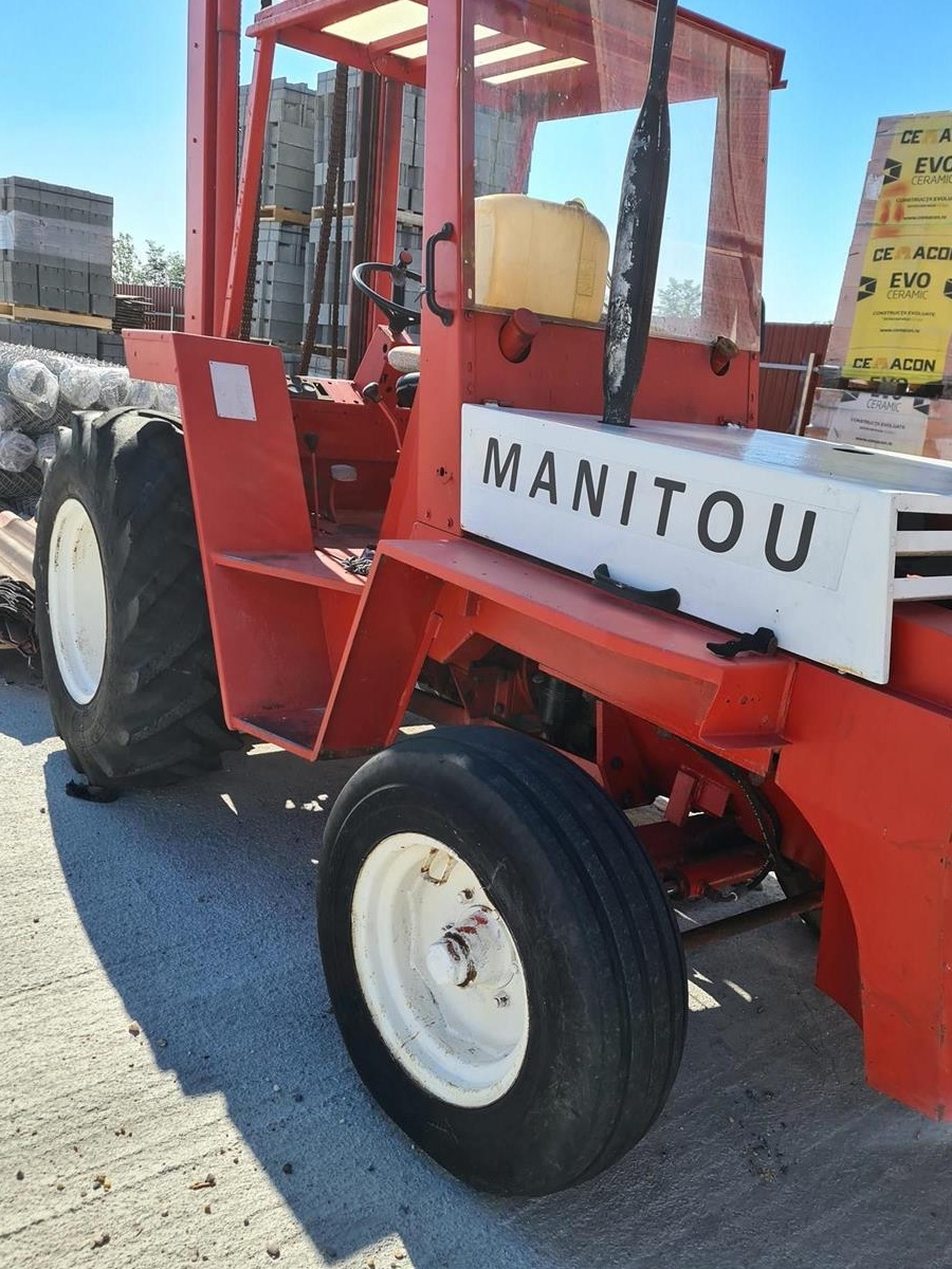 Stivuitor Manitou pentru teren accidentat