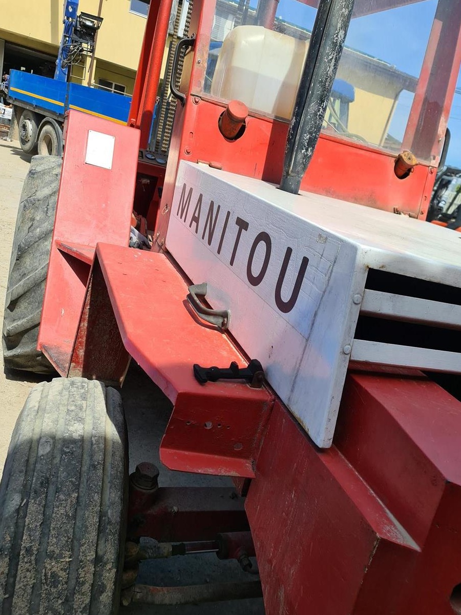 Stivuitor Manitou pentru teren accidentat