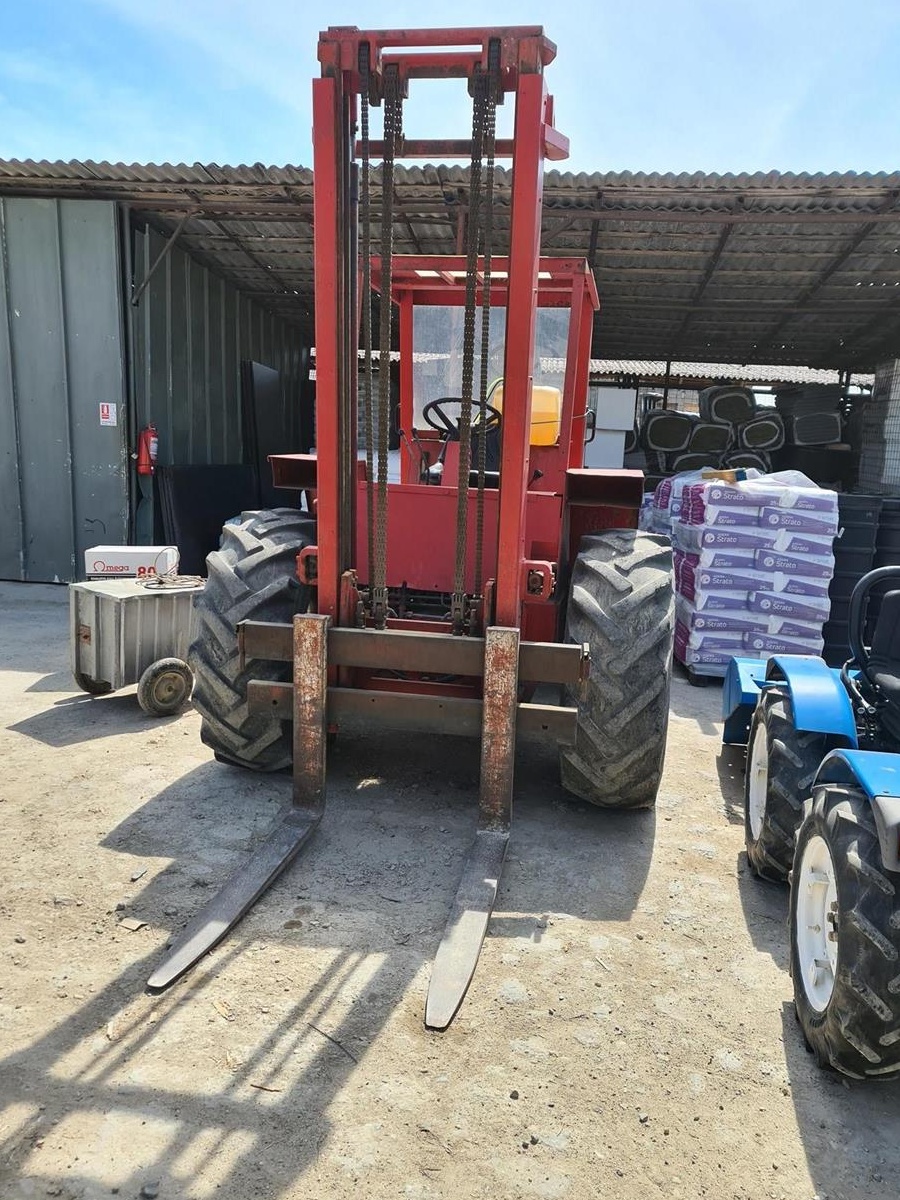 Stivuitor Manitou pentru teren accidentat