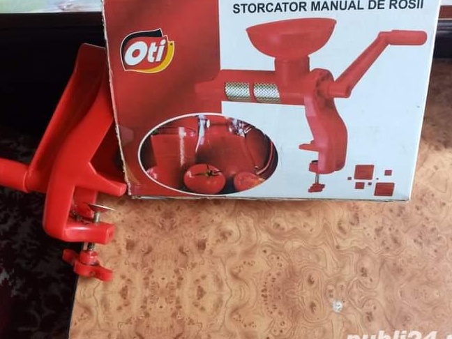 Storcător de roșii manual nou