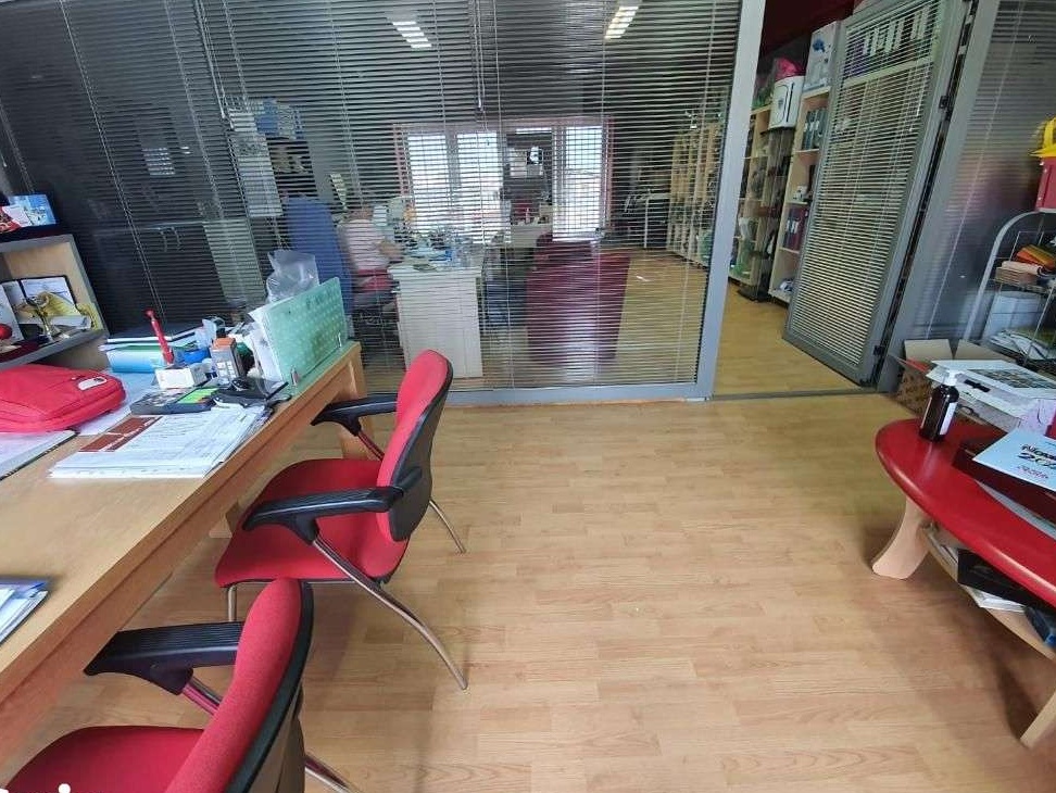 Str. Europa, vind hala + birouri 240mp, 120000euro