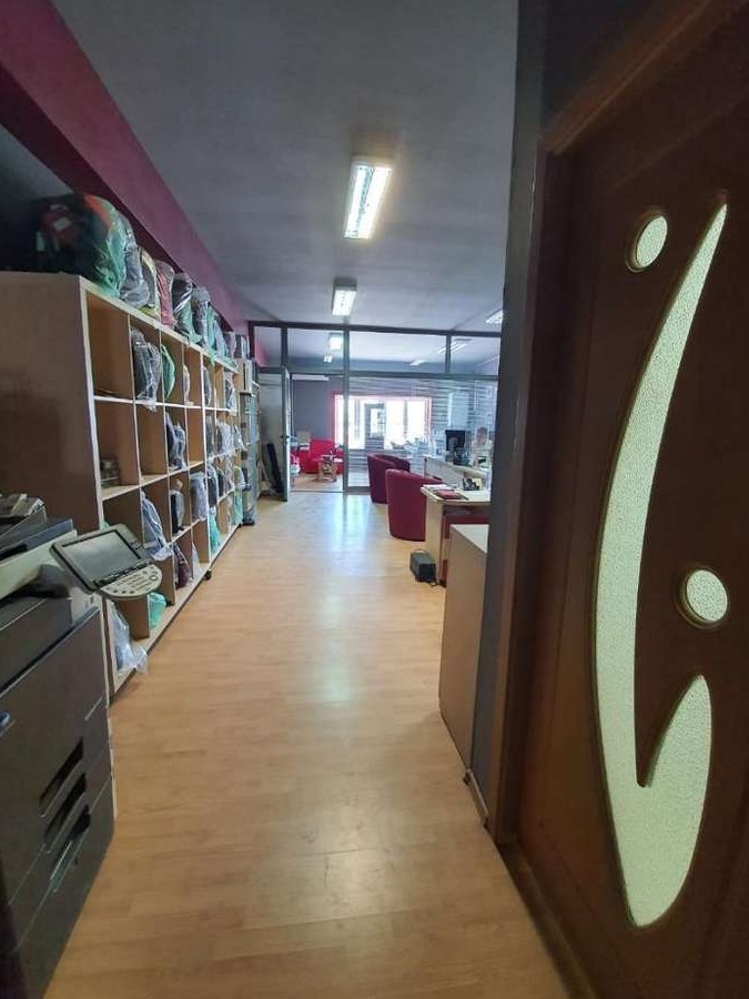 Str. Europa, vind hala + birouri 240mp, 120000euro