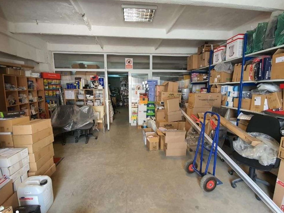 Str. Europa, vind hala + birouri 240mp, 120000euro
