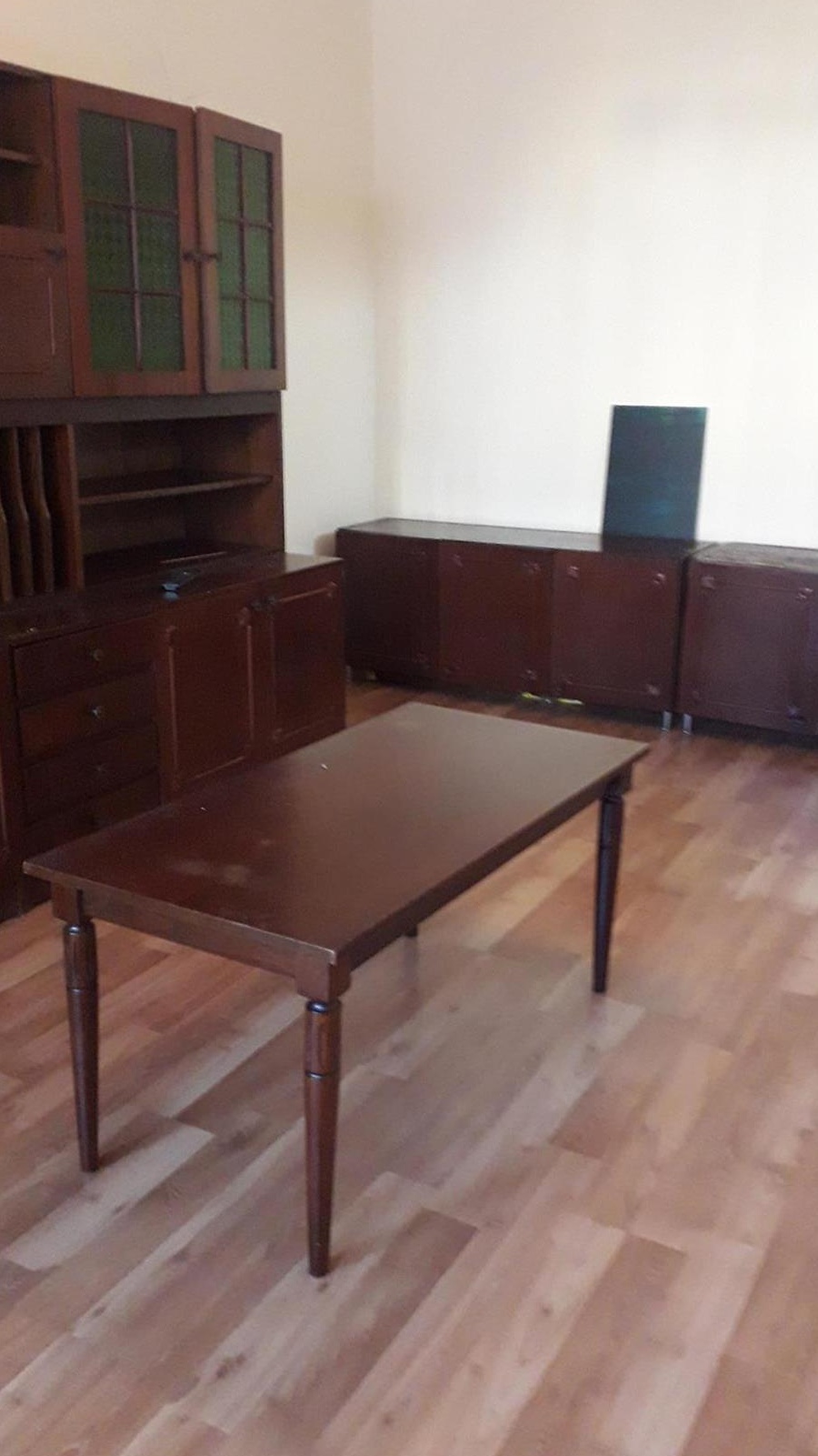 Strada Oituz, apartament cu 3 camere decomandat etaj2+garaj langa bloc, 76500 euro