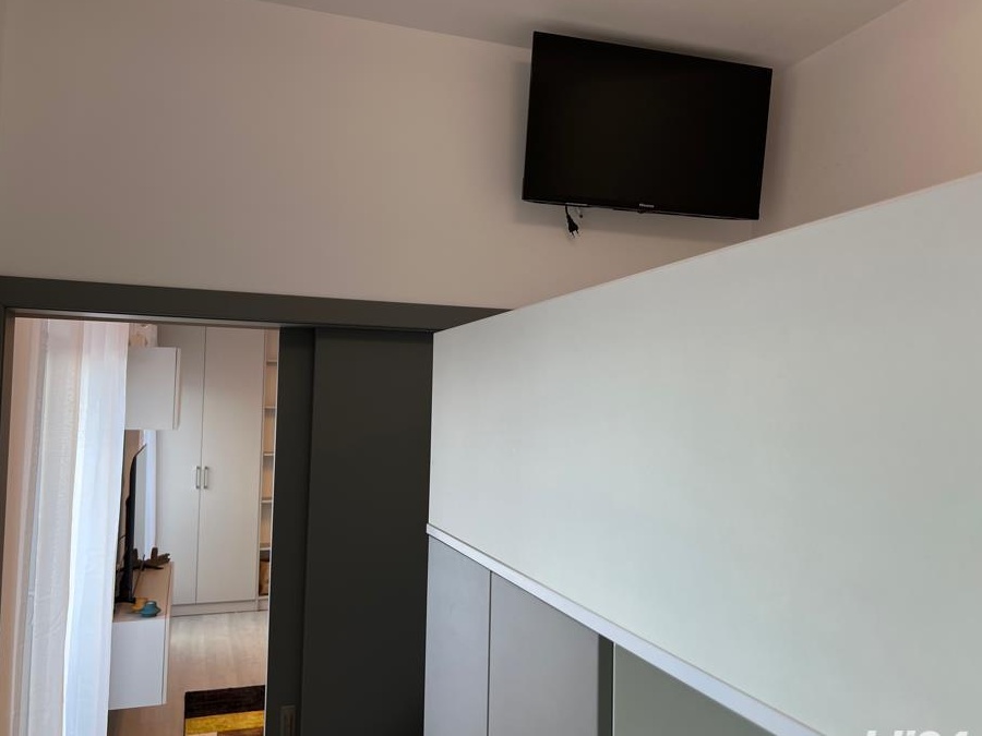 Studio lux de inchiriat.