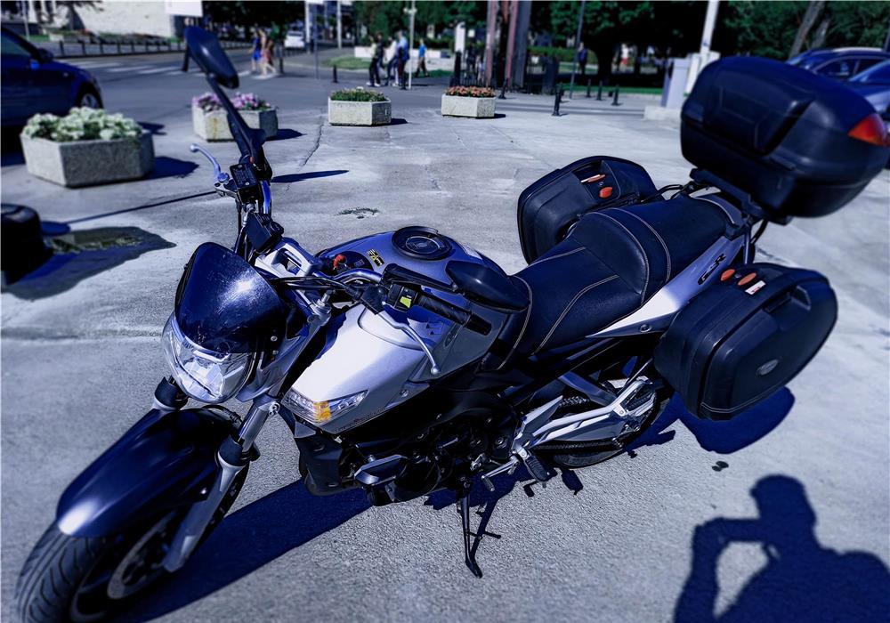 Suzuki GSR