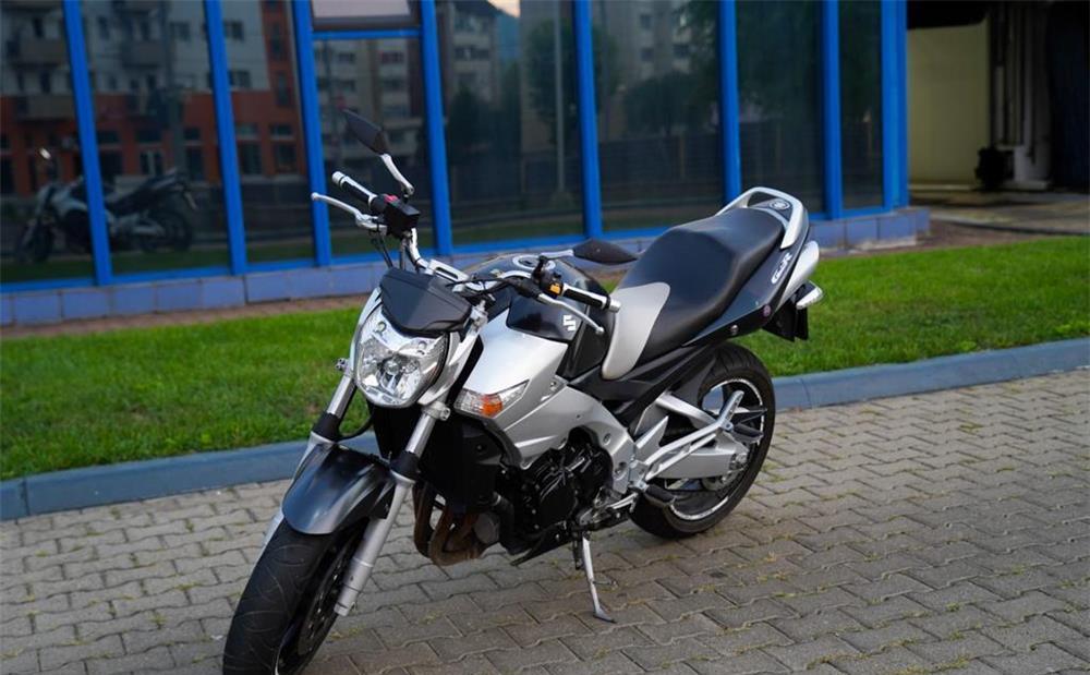 suzuki gsr 600