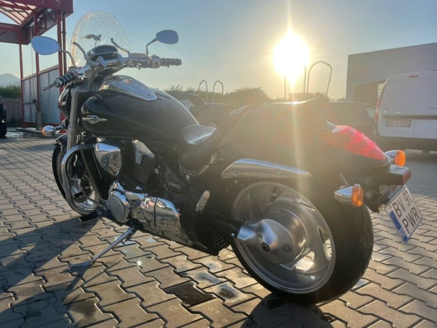 Suzuki Intruder