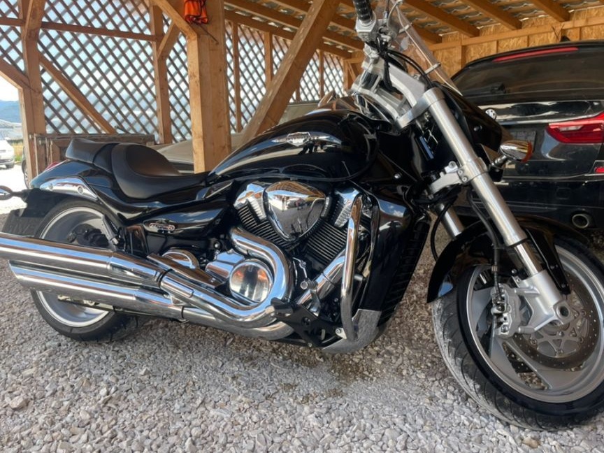 Suzuki Intruder