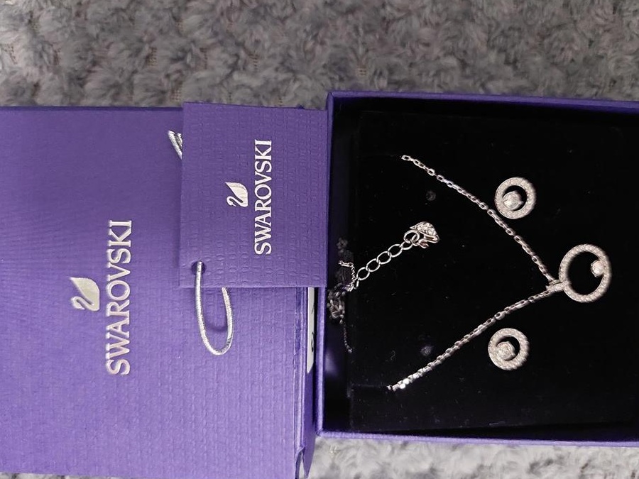 SWAROVSKI ! SET Lant+Cercei+Pandativ ! Produsul este Nou!
