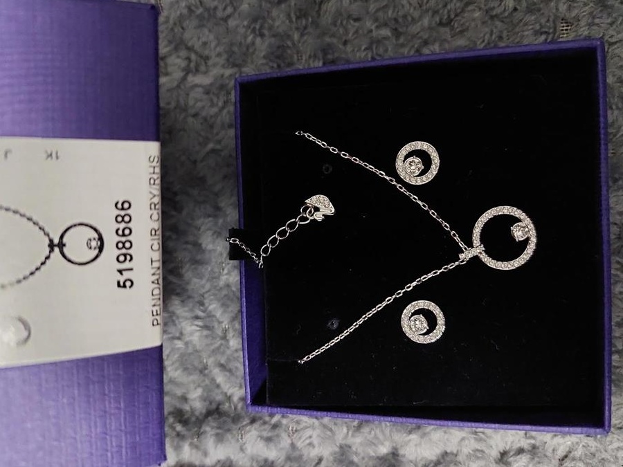 SWAROVSKI ! SET Lant+Cercei+Pandativ ! Produsul este Nou!