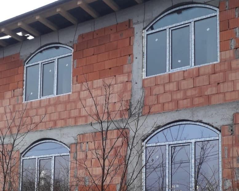 Tâmplărie PVC cu geam termopan Ramplast și Gealan