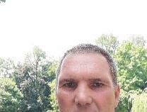 Tânăr drăguț pentru domnișoare și doamne
