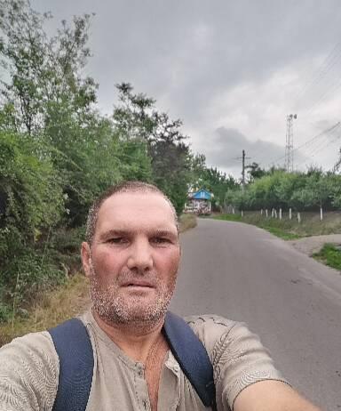 Tânăr drăguț pentru domnișoare și doamne